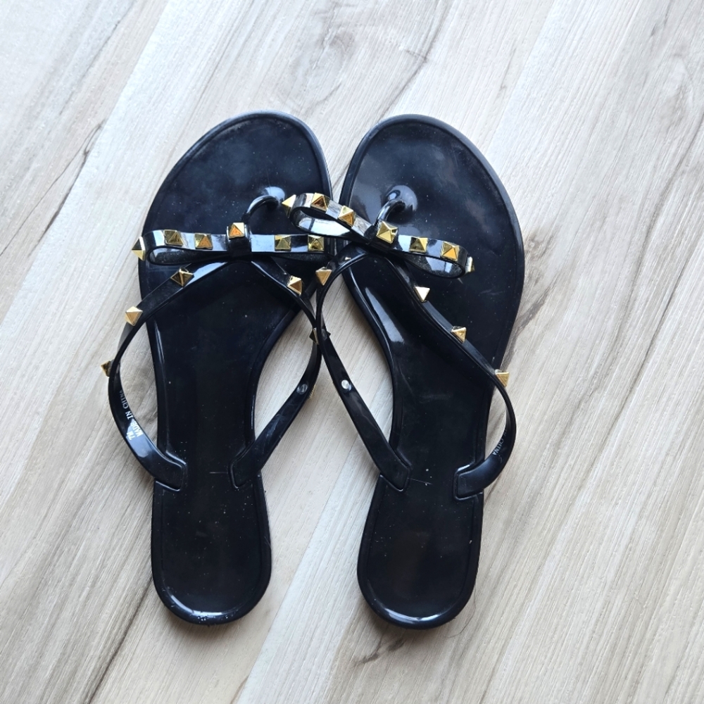 Steve Madden Studded Patent Thong Sandals